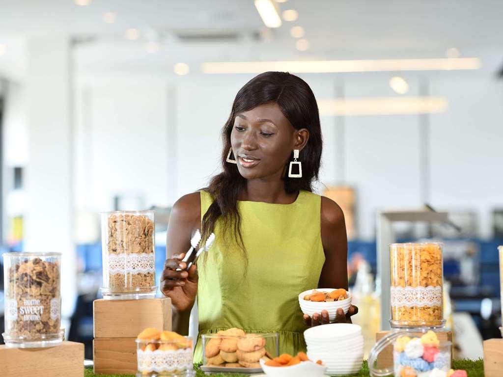 Novotel Abidjan Plateau Ristorante foto